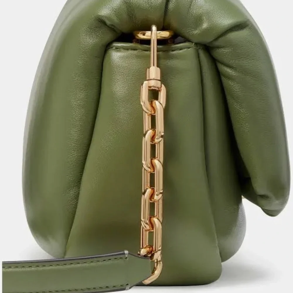 KATE SPADE. CEDAR PUFF LEATHER BAG! Gold chain link details! New